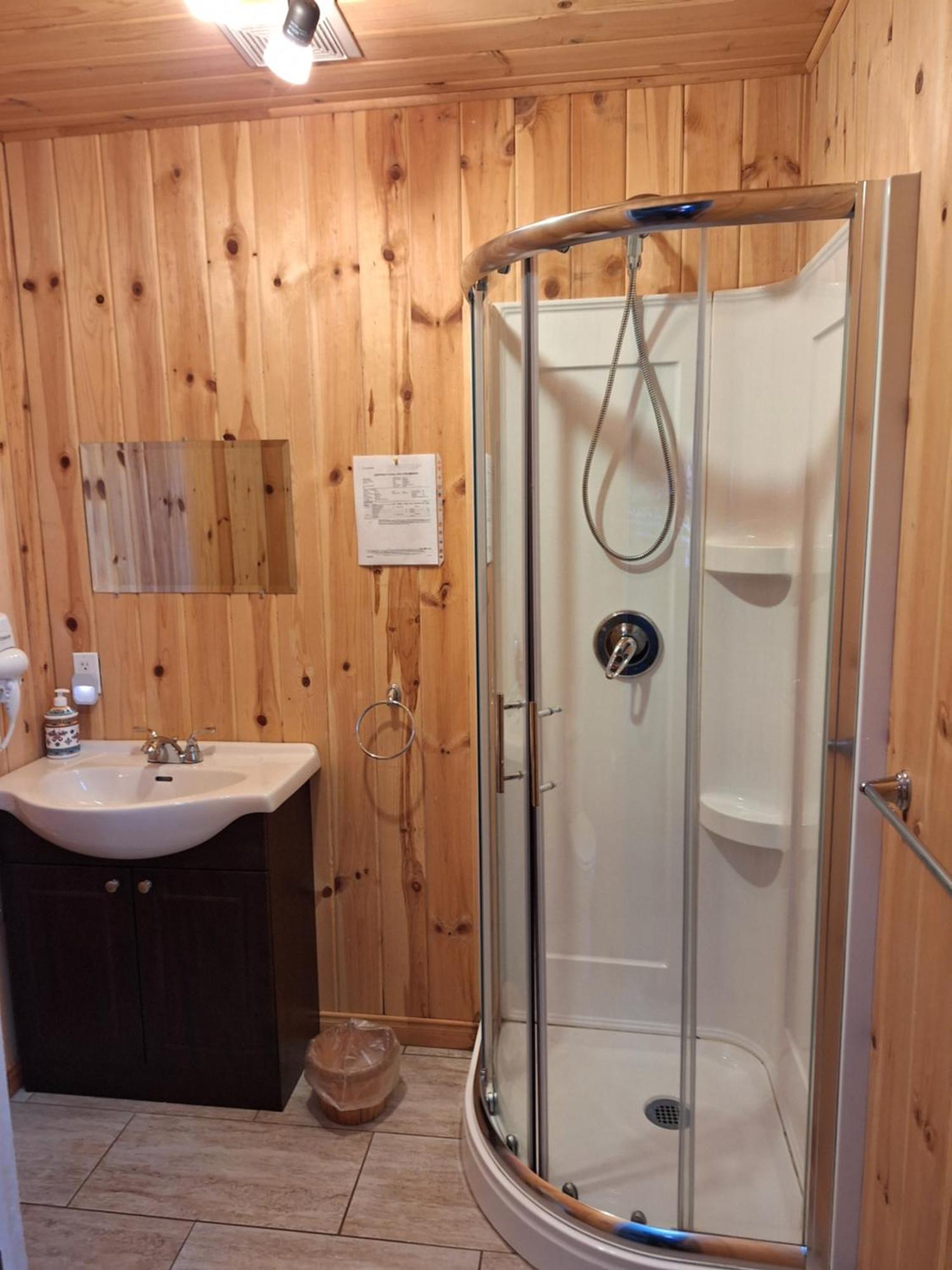 Auberge Le P'Tit Bonheur Saint-Laurent-de-l'ile d'Orleans Zewnętrze zdjęcie